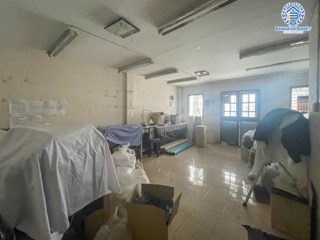 *****ทาวน์โฮมมือสองย่านนนทบุรี ม.พิบูลย์การ์เด้นวิลล์ พิบูลย์สงคราม16  เนื้อที่ 26.40 ตร.ว. ฟังก์ชัน 4 ห้องนอน 5 ห้องน้ำ จอดรถได้ 1 คัน ทำเลดีใกล้เมือง! เชื่อมต่อรถไฟฟ้าสายสีม่วง "สถานีแยกติวานนท์" เข้า-ออกได้หลายทางทั้ง ถนนพิบูลย์สงคราม, วงศ์สว่าง, นครอินทร์ และติวานนท์ และจุดขึ้นทางด่วน "ศรีรัช-วงแหวนรอบนอก"